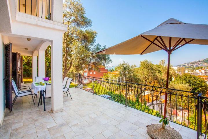 Vila sa privatnim prostorom i baštom