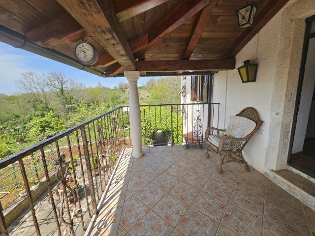 Stone house with a large garden near Buje in Istria