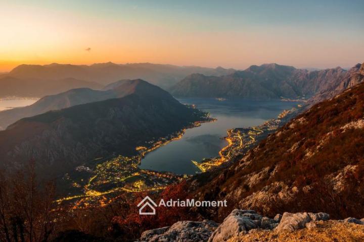 Izuzetna mediteranska vila u novom kompleksu od 3 vile. Prčanj, Boka Kotorska