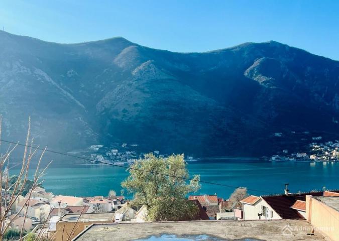 Dobrota Kotor - stan 120 m2 sa garažom i pogledom na more