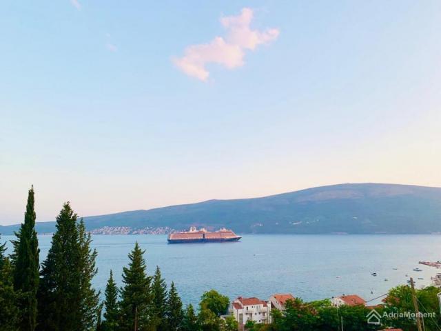 Moderna kuća sa panoramskim pogledom u Baošićima