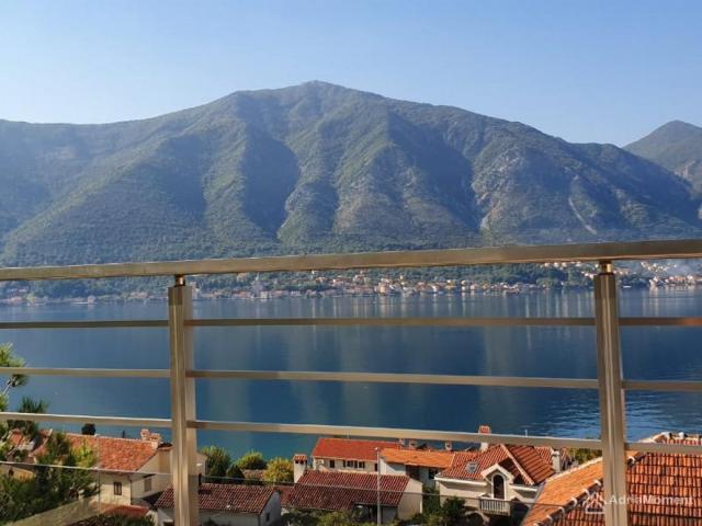 Dvoetažni penthaus u Dobroti, Kotor