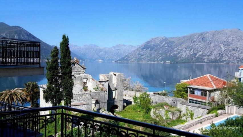 Dobrota-Kotor - Dvosoban stan u kompleksu sa bazenom