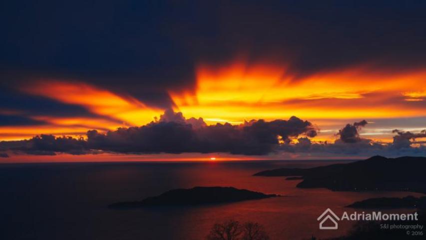 Vila na Budvanskoj rivijeri sa pogledom na more i Sveti Stefan