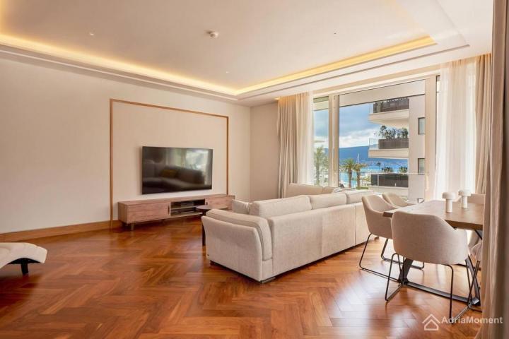 Luksuzan apartman u zgradi Elena, Porto Montenegro