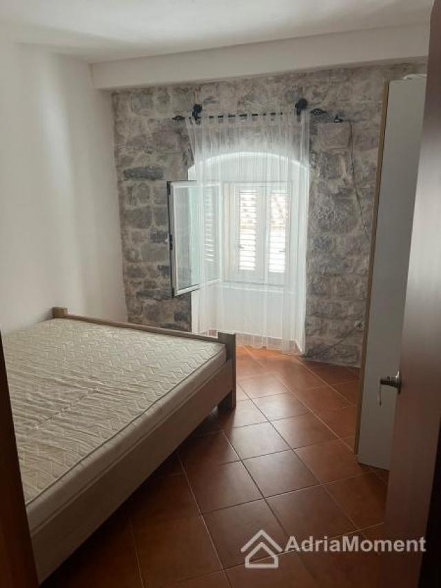 Kamena kuća u Risnu - 4 apartmana