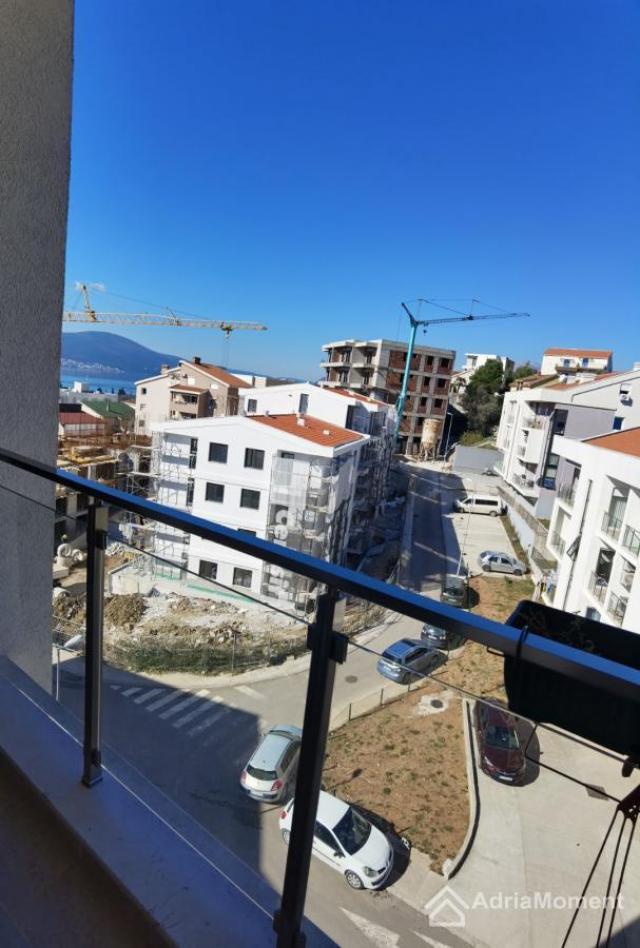 Furnished 1 bedroom apartment in Tivat, Kava