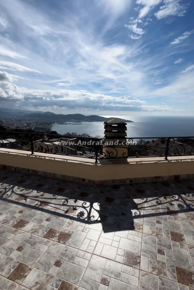 VILLA MIT PANORAMIc BLICK AUF DIE STADT UND DAS MEER, ŠUŠANJ