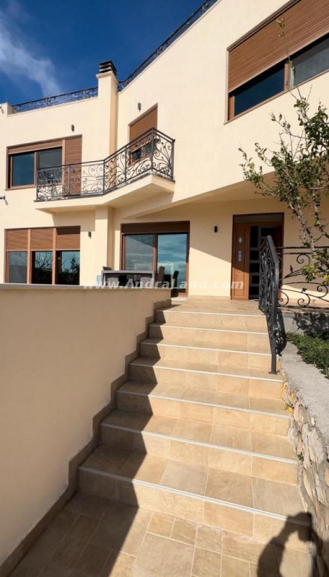 VILLA MIT PANORAMIc BLICK AUF DIE STADT UND DAS MEER, ŠUŠANJ