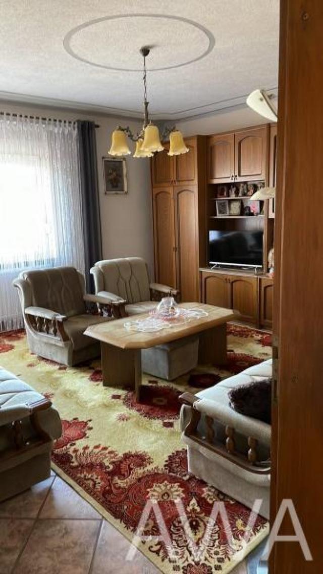 Spratna kuća, novija, velika, 340m2, plac 6ar