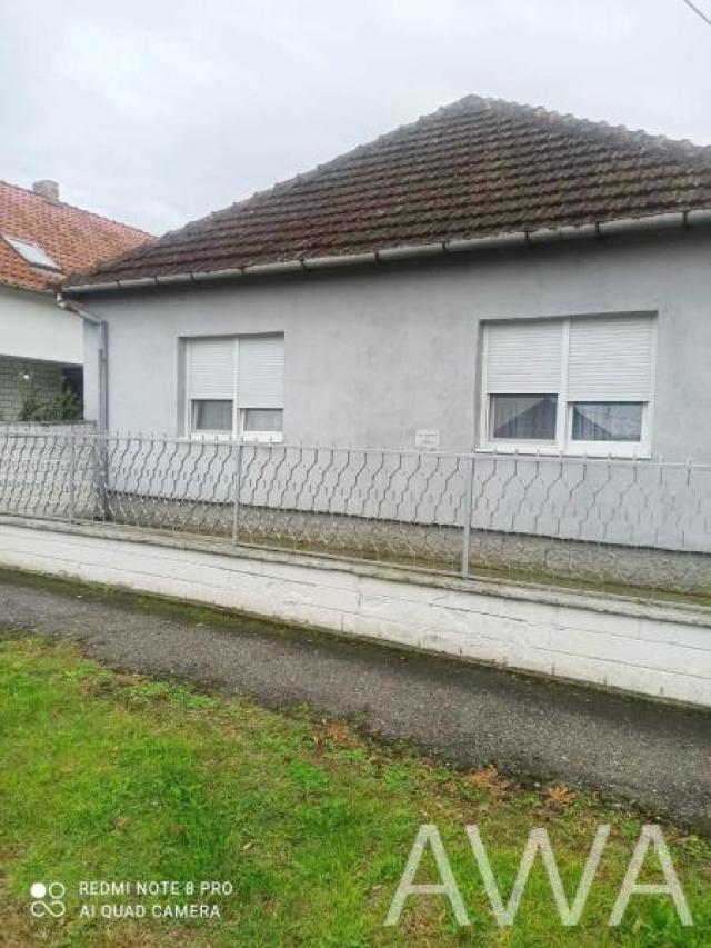 Gakovo. Uknjižena, legalizovana, 145m2, plac 8ar