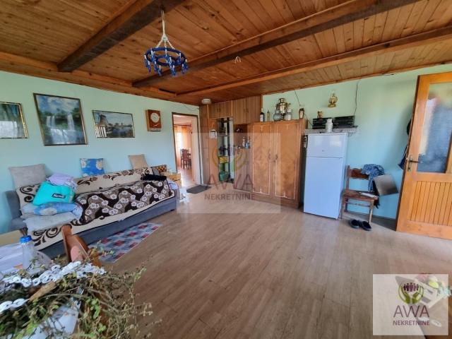 Apatin. Budžak 3 Vikendice ukupno 180m2, plac 8729m2