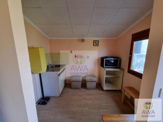 Apatin. Budžak 3 Vikendice ukupno 180m2, plac 8729m2