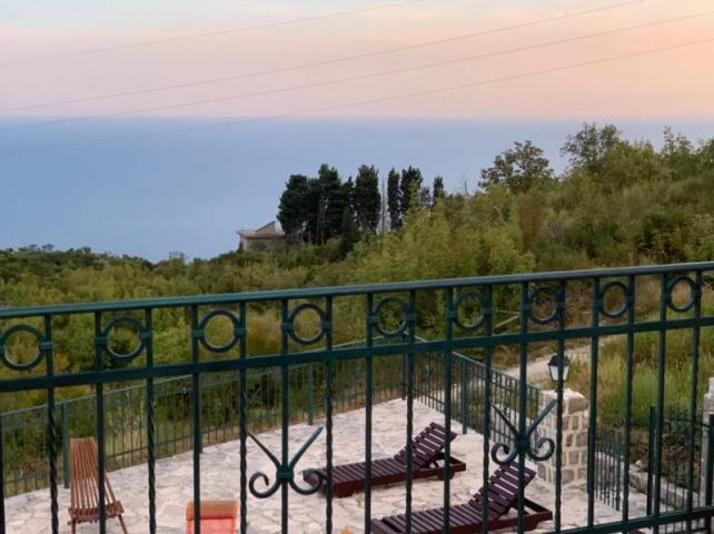 Villa with pool and sea view in Petrovac for sale