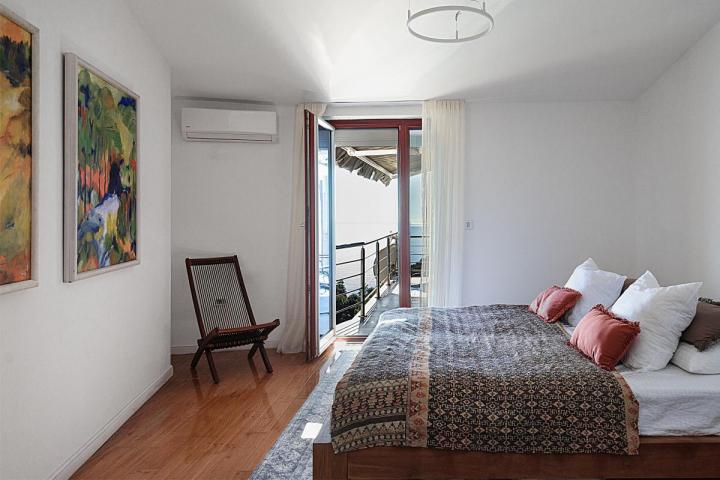 Three-room apartment, with a panoramic view of the sea, Budva