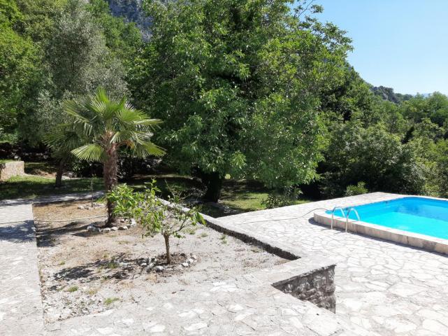 Beautiful 7-bedrom stone house with a swimming pool in Kotor is for sale