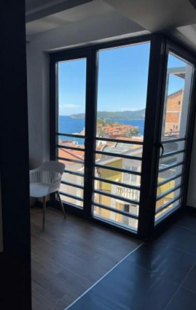 Exclusive penthouse with a view of Sv. Stefan in Budva is for sale