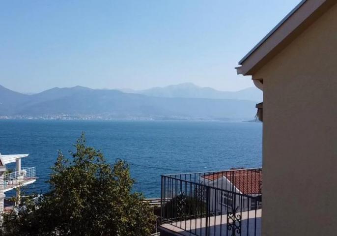 House by the sea at a good price (Krasici)