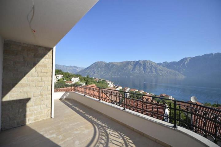 New 2-bedroom apartment with a spectacular sea view in Kotor