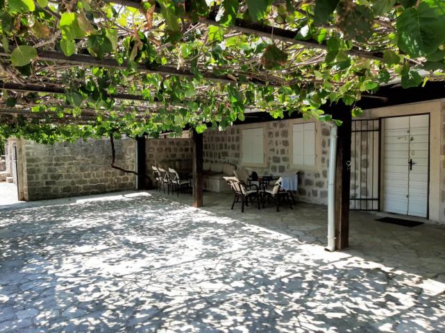 Beautiful 7-bedrom stone house with a swimming pool in Kotor is for sale