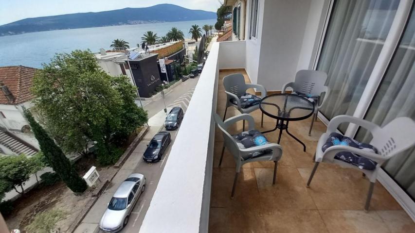 One bedroom apartment with sea view, Tivat