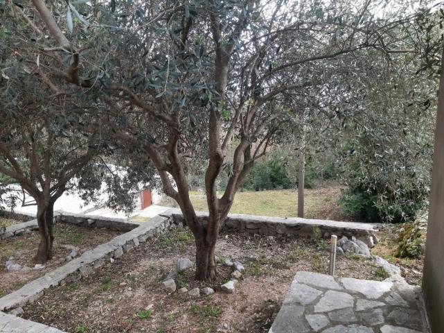 Beautiful 7-bedrom stone house with a swimming pool in Kotor is for sale