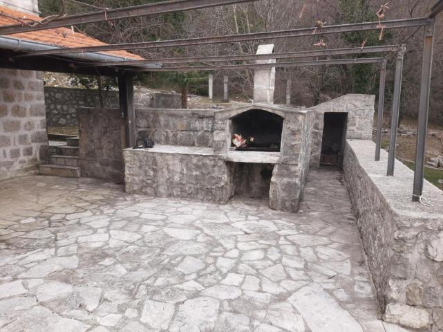 Beautiful 7-bedrom stone house with a swimming pool in Kotor is for sale