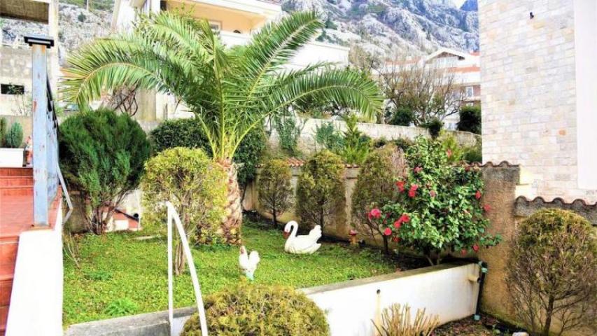 House with apartments for sale in Dobrota, Kotor