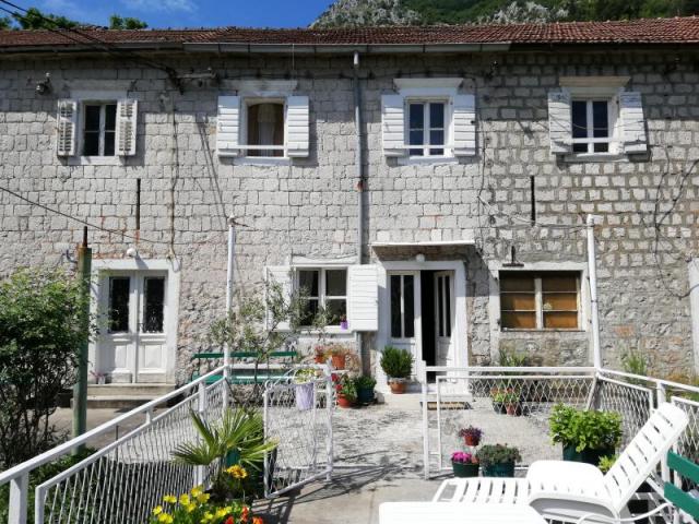 House for sale in Kotor