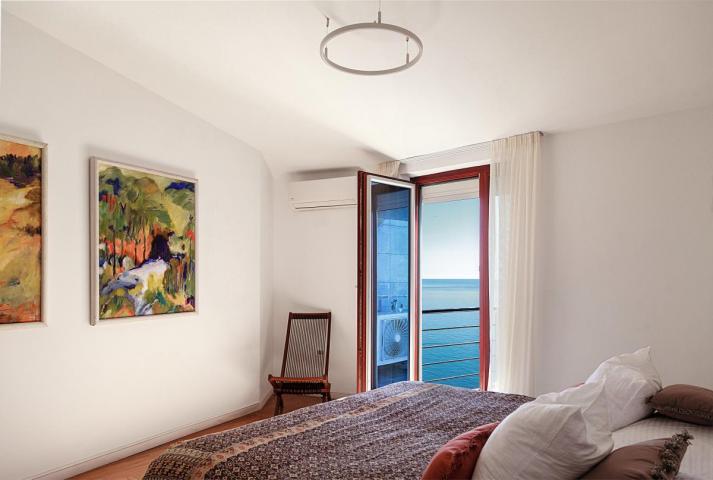 Three-room apartment, with a panoramic view of the sea, Budva