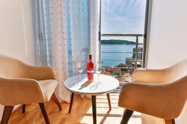 Luxury 3-bedroom apartment in Rafailovici, Budva for sale