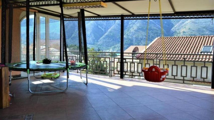 House with apartments for sale in Dobrota, Kotor