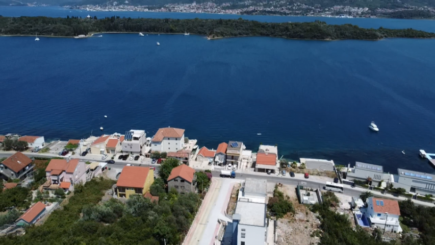 New 2-bedroom apartment with a sea view in Bogišići