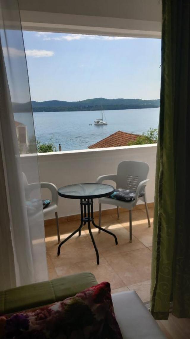 One bedroom apartment with sea view, Tivat