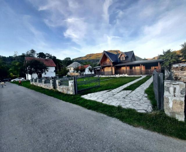 A beautiful house in Kolasin, just 800m from the city center