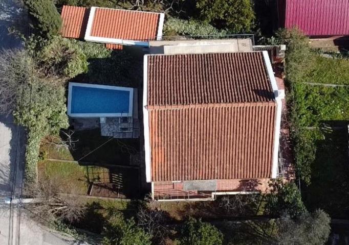 House by the sea at a good price (Krasici)