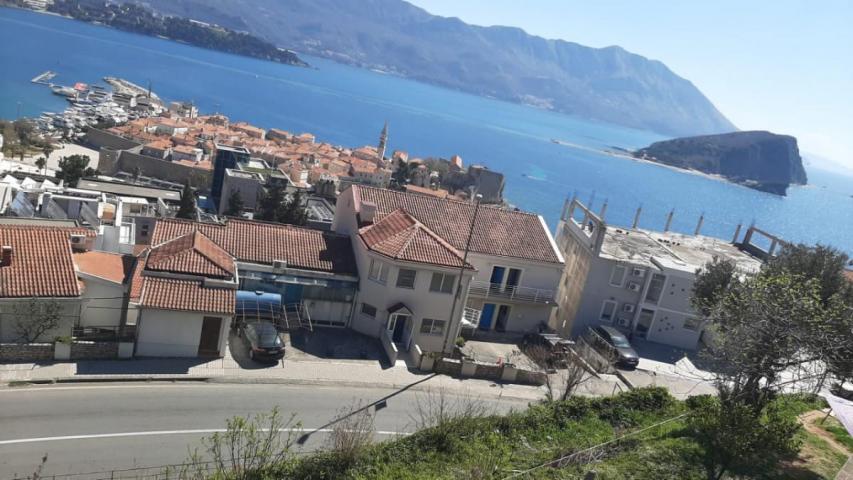 A house in an attractive location in Budva is for sale