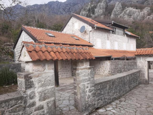 Beautiful 7-bedrom stone house with a swimming pool in Kotor is for sale