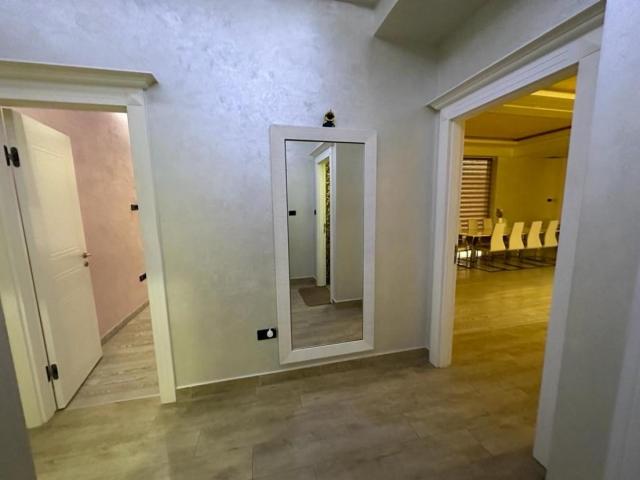 For sale: luxurious penthouse, 162 m², Budva