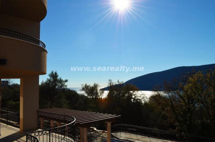 Seaviev luxury apartment with Living room + 2 bedrooms + toilet + terrace