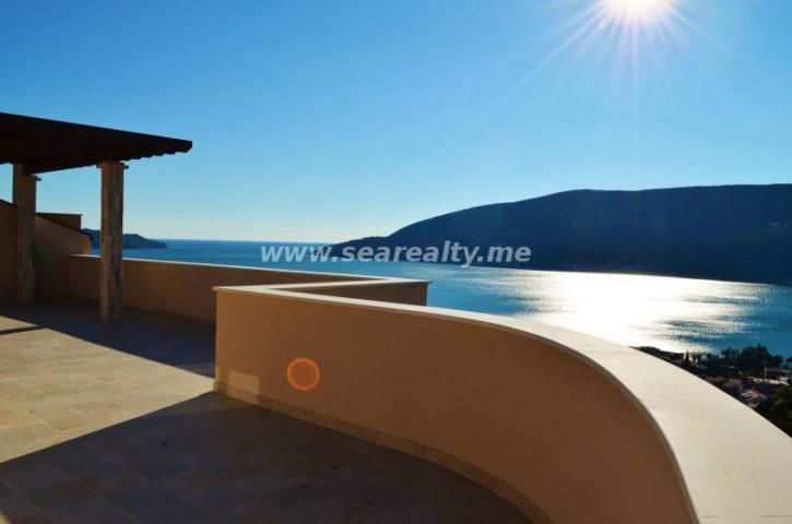 Seaviev luxury apartment with Living room + 2 bedrooms + toilet + terrace