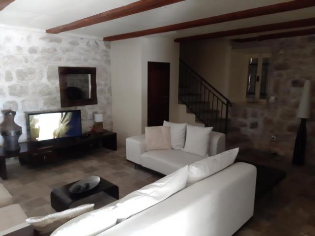 Beautiful 7-bedrom stone house with a swimming pool in Kotor is for sale