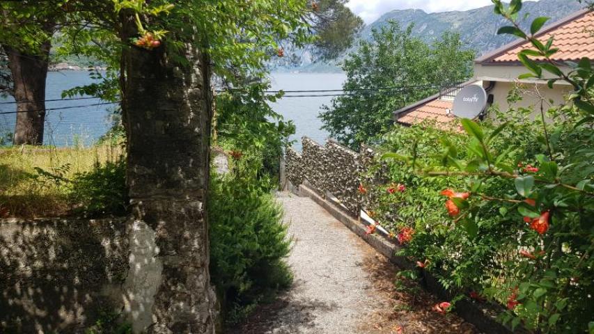 Stone house for sale in a great location in Dobrota, Kotor. 