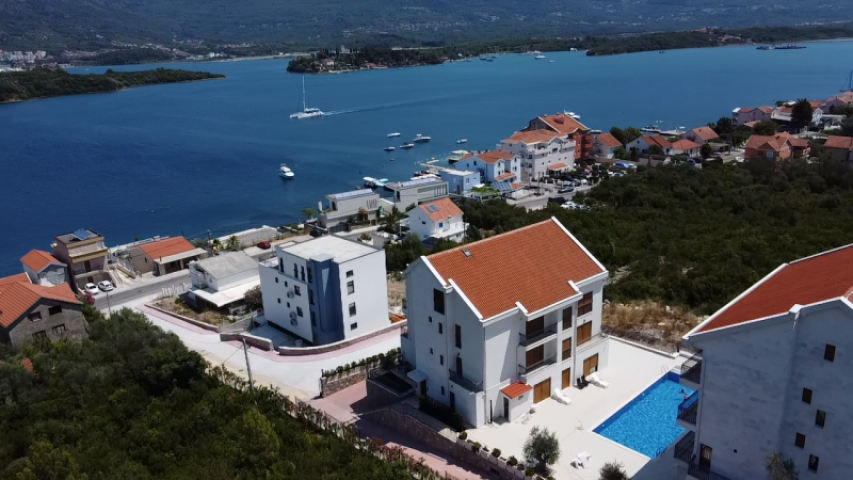 New 2-bedroom apartment with a sea view in Bogišići