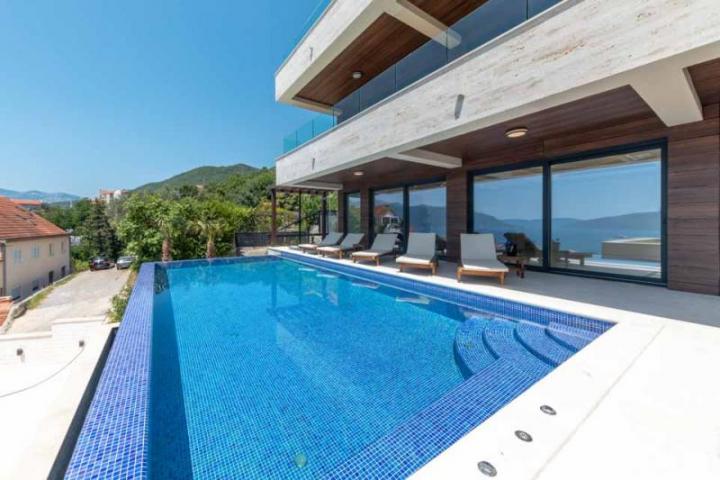 Gorgeous Furnished 5-bedroom Villa with a View over Tivat