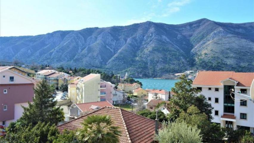 House with apartments for sale in Dobrota, Kotor