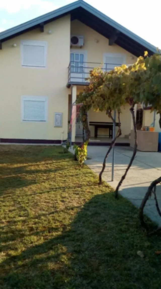 Spacious house 151 m2 with garage for sale, Ulcinj, Donji Štoj