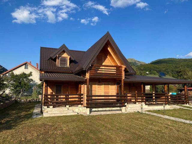 A beautiful house in Kolasin, just 800m from the city center