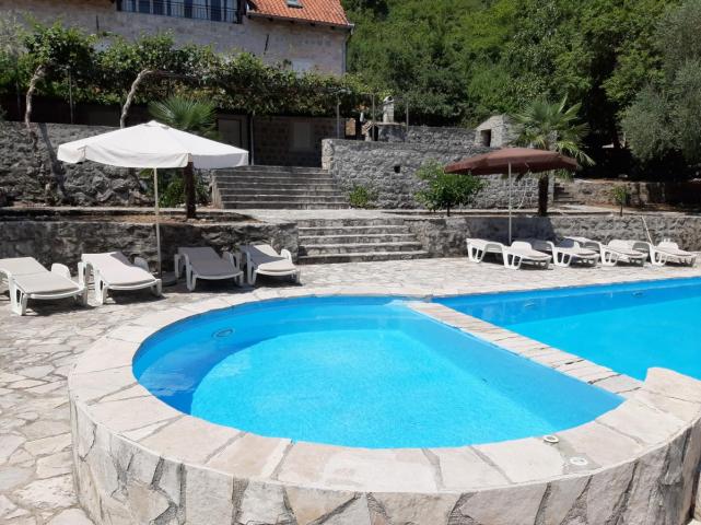 Beautiful 7-bedrom stone house with a swimming pool in Kotor is for sale