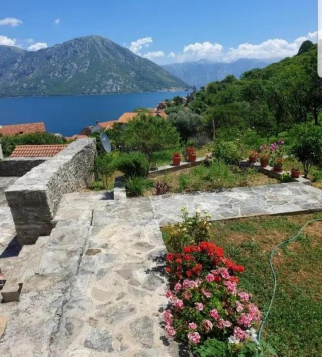 Beautiful house with a view of the sea in Kotor for rent